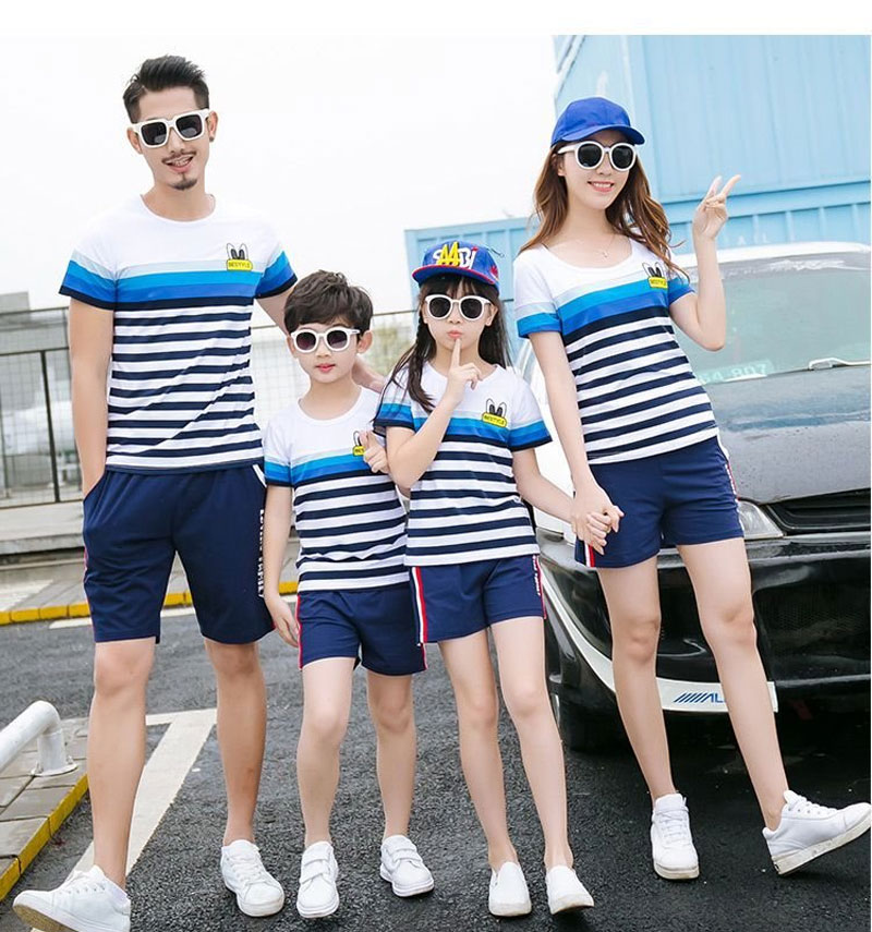 Đồng phục áo gia đình theo phong cách Hàn Quốc.