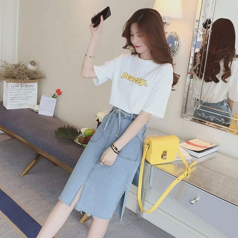 Học cách mix đồ với chân váy lửng để đi làm đi chơi đều nổi bật