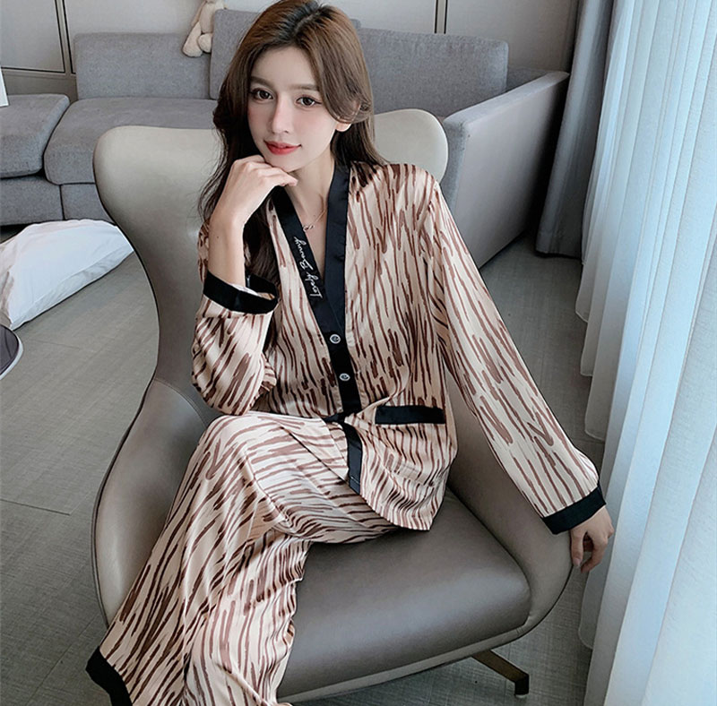 Phụ nữ hiện đại và xu hướng "mặc đẹp ở nhà"